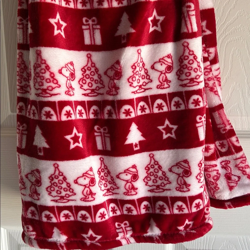Plush Snoopy Christmas Throw